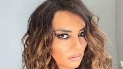 Με ίδιο σπαστό μαλλί, ποζάρουν αγκαλιά - Αυτή είναι η μητέρα της Κατερίνας Ζαρίφη