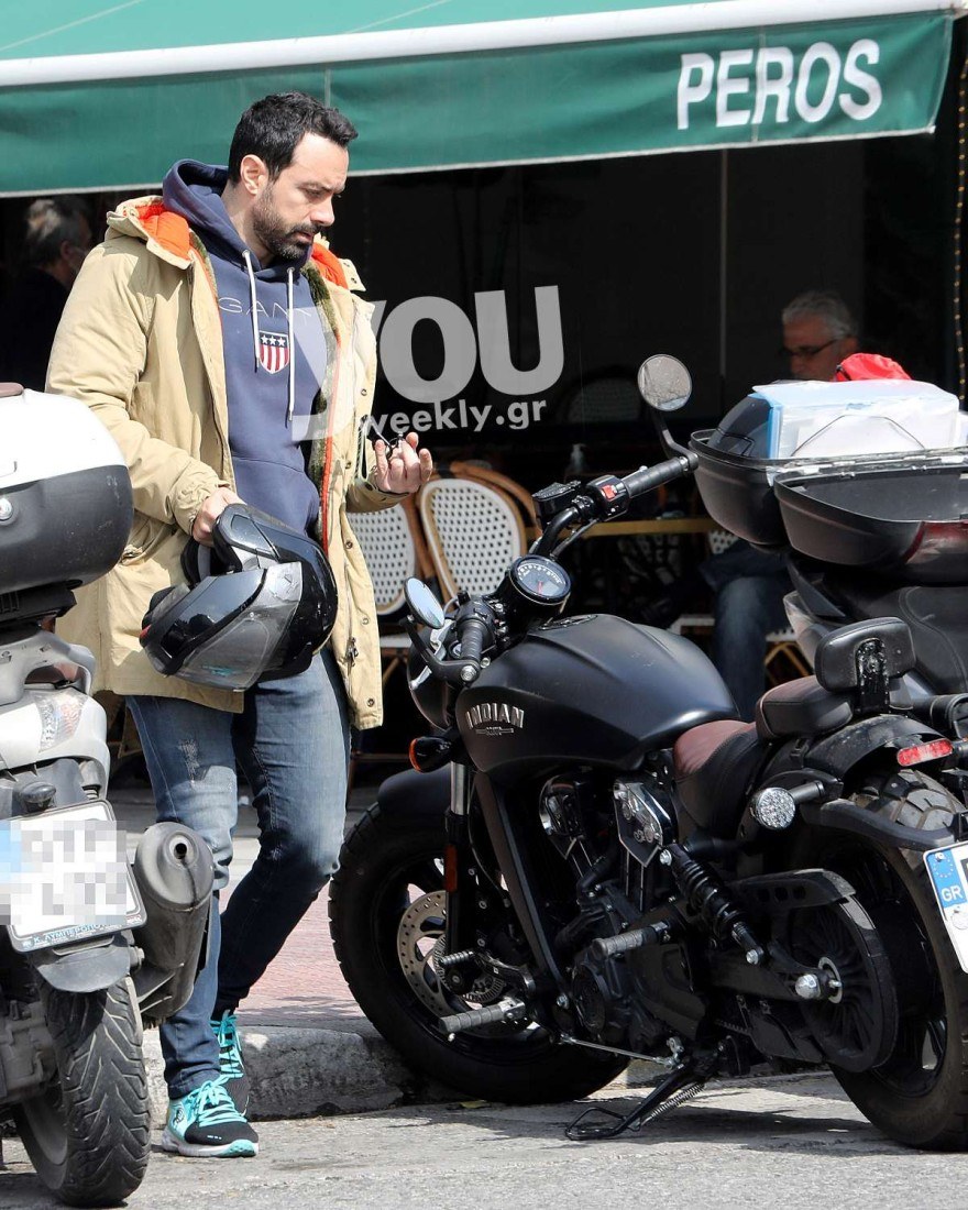 Ο Σάκης Τανιμανίδης στο Κολωνάκι