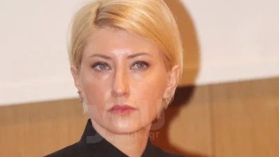 Μαυροφορεμένη και πεσμένη ψυχολογικά - Χαμός με την τελευταία εμφάνιση της Σίας Κοσιώνη