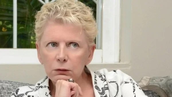 Η Έλενα Ακρίτα "ξαναχτυπά'' - Καταφεύγει εκείνη και ο γιος της στη δίωξη ηλεκτρονικού εγκλήματος