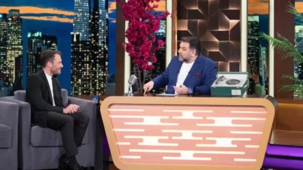 The 2night show: Ο Αντίνοος Αλμπάνης καλεσμένος του Γρηγόρη Αρναούτογλου
