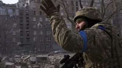 Πόλεμος Ουκρανία: 300 νεκροί σε θέατρο της Μαριούπολης - Σφηροκοπούν ανελέητα τη χώρα