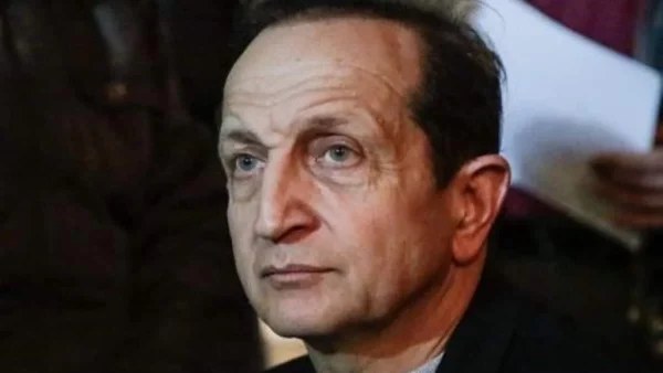 «Κρίμα που νομίζαμε ότι ζούμε σε Δημοκρατία!» - Η οργή του Μπιμπίλα για την απόσυρση της φωτογραφίας του Καναράκη