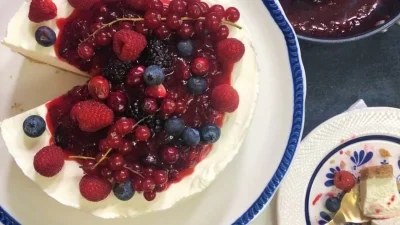 Έτοιμο σε 10 λεπτά - Το απίστευτο γλυκό ψυγείου με γιαούρτι και ζαχαρούχο