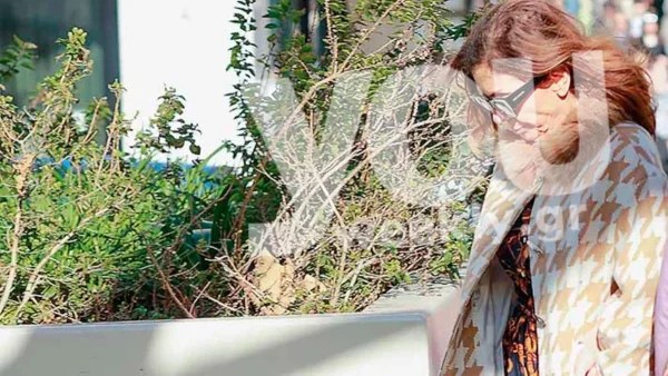 Με μίνι φόρεμα και την κούκλα κόρη στο πλευρό της - Αποκλειστικές φωτογραφίες από την Κατερίνα Διδασκάλου