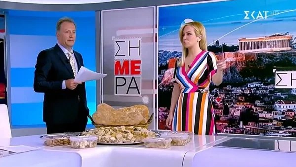 Δημήτρης Οικονόμου: Δέχτηκε στον αέρα της εκπομπής «Σήμερα» δώρο από τον Άκη Πετρετζίκη