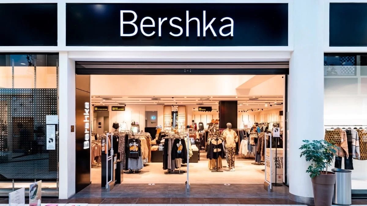 Αυτό είναι το μπλέιζερ από τα Bershka που δεν πρέπει να λείπει από την ντουλάπα σου