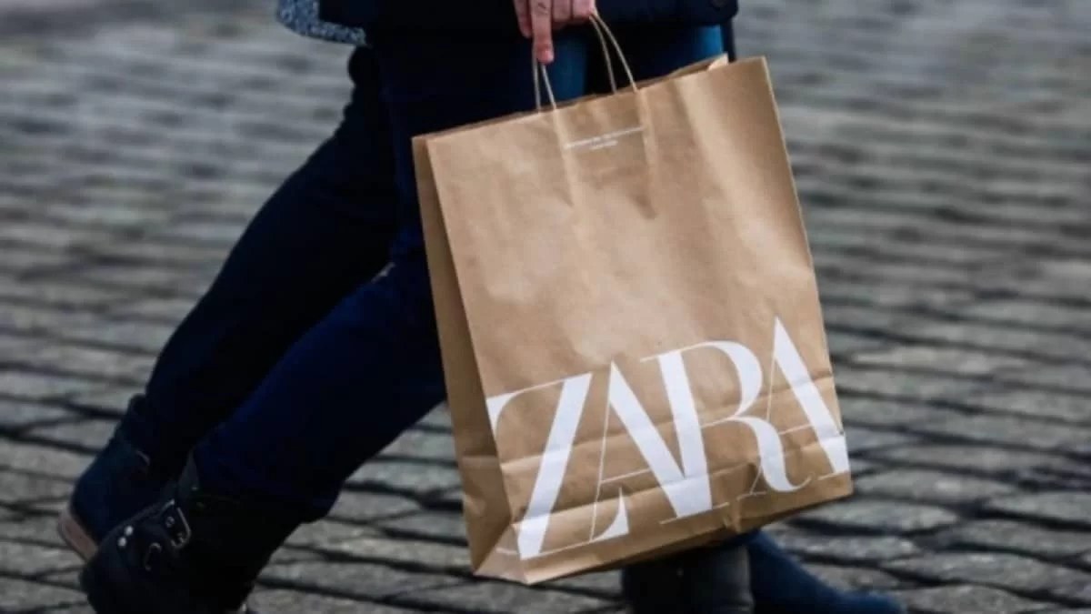 Σε έκπτωση στα Zara το τζιν που φοράνε όλες οι γυναίκες - Κοστίζει 12,99 ευρώ