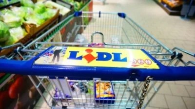 "Σήμερα Σάββατο 12/3..." - Χαμός στους διαδρόμους των Lidl