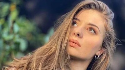 Η topless φωτογραφία της "Φίφης" από το "Ευτυχισμένοι Μαζί" - Η Εύη Δαέλη είναι άκρως αποκαλυπτική
