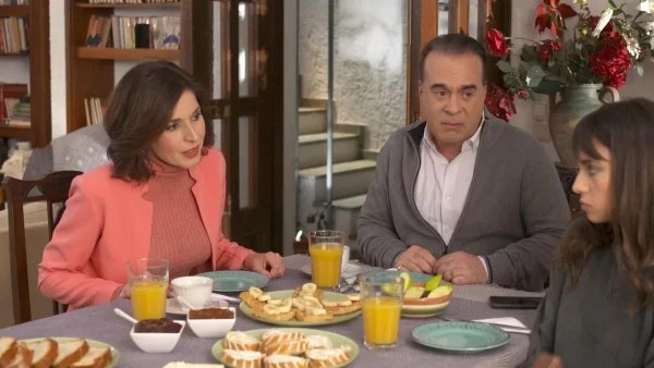 Χαιρέτα μου τον Πλάτανο: Έξαλλοι η Βαλέρια και ο Ηλίας με τον Σάββα