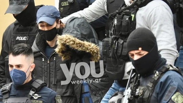 Πάτρα: Το βλέμμα της Ρούλας Πισπιρίγκου έξω από την ΓΑΔΑ - Τα είπε όλα