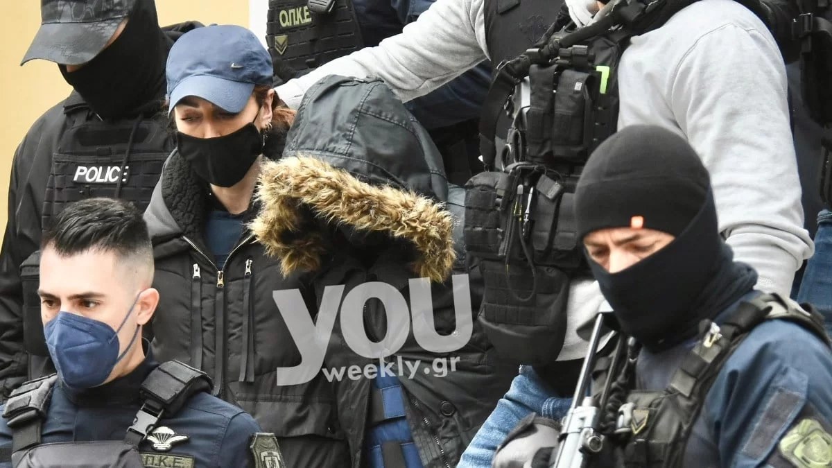 Πάτρα: Το βλέμμα της Ρούλας Πισπιρίγκου έξω από την ΓΑΔΑ - Τα είπε όλα
