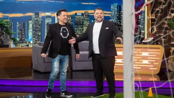 The 2night show: Ο Θάνος Καλλίρης καλεσμένος του Γρηγόρη Αρναούτογλου