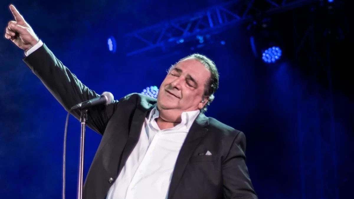 Κυκλοφόρησε φωτογραφία του Βασίλη Καρρά από το νοσοκομείο
