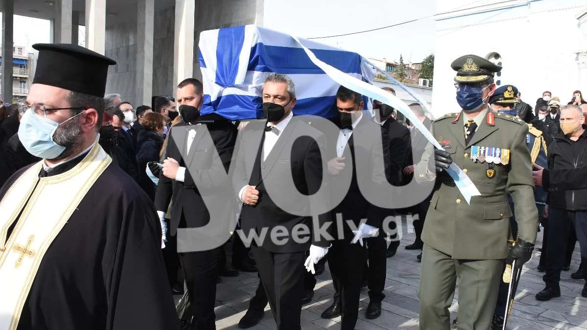 Συντετριμμένη στο τελευταίο "αντίο" η μονάκριβη κόρη της Μαριέττας Γιαννάκου - Αποκλειστικές φωτογραφίες