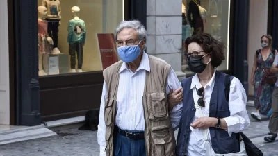 Κορωνοϊός: Τέλος η μάσκα σε σούπερ μάρκετ και κομμωτήρια μετά το Πάσχα