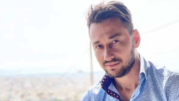 Ο Πάνος Καλίδης έκανε βλεφαροπλαστική  - Η νέα του εικόνα