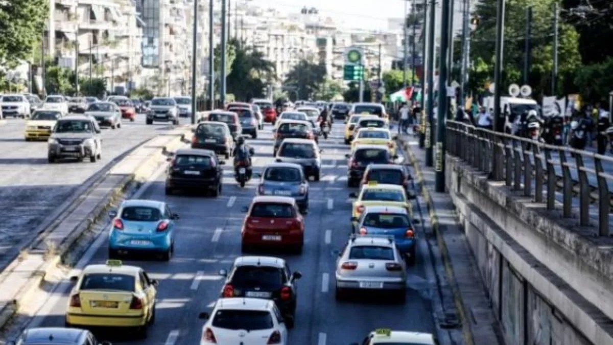 Παρέλαση 25ης Μαρτίου: Στο κόκκινο η Αθήνα - Ποιοι δρόμοι κλείνουν και που απαγορεύεται η στάθμευση