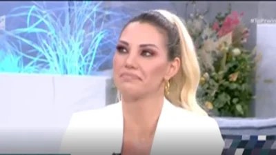 «Η οικογένειά του...» - Η Σάσα Μπάστα αποκαλύπτει τον λόγο που δεν πήγε στην κηδεία του πατέρα της