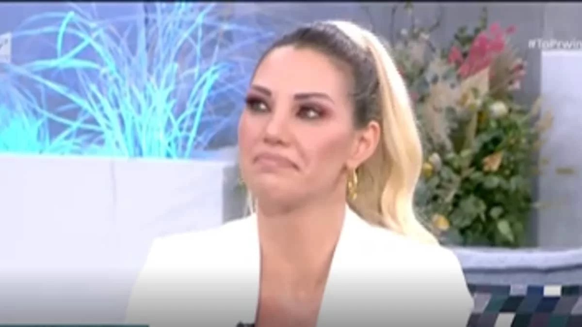 «Η οικογένειά του...» - Η Σάσα Μπάστα αποκαλύπτει τον λόγο που δεν πήγε στην κηδεία του πατέρα της
