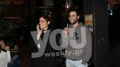 "Λιώνει" στο πλευρό της Μαίρης Συνατσάκη ο Ίαν Στρατής - Αποκλειστικές φωτογραφίες από σπάνια κοινή έξοδό τους