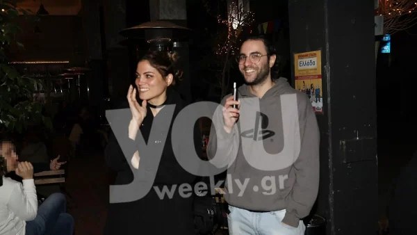 "Λιώνει" στο πλευρό της Μαίρης Συνατσάκη ο Ίαν Στρατής - Αποκλειστικές φωτογραφίες από σπάνια κοινή έξοδό τους