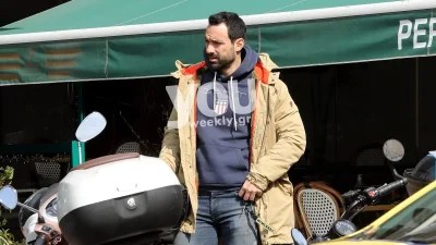 Σάκης Τανιμανίδης: Βόλτα στο κέντρο της Αθήνας με τη μηχανή του - Αποκλειστικές φωτογραφίες