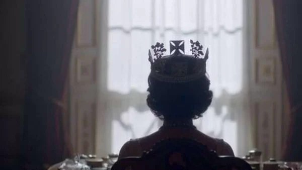 Κλοπή στα πλατό του The Crown - Άρπαξαν αντικέιμενα του παππού της Βασίλισσας Ελισάβετ