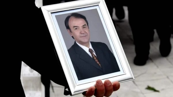 Το τελευταίο ''αντίο'' στον Δημήτρη Τσοβόλα - Άπαντες στην κηδεία του πολιτικού