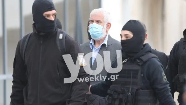«Στο διάλειμμα της διαδικασίας η γυναίκα και το παιδί του..» - Τι συμβαίνει στη δίκη του Φιλιππίδη πίσω από τις κλειστές πόρτες