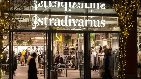 Πανζουρλισμός με τα πέδιλα τακούνι από τα Stradivarius - Βγαίνουν σε τρία χρώματα