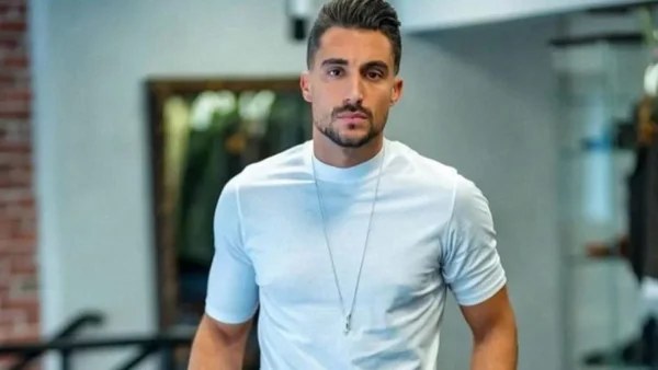 «Έλεος, μας έχετε πρήξει,ούτε η μάνα σας δε σας ξέρει» - Επίθεση άνευ προηγουμένου στον Σάκη Κατσούλη