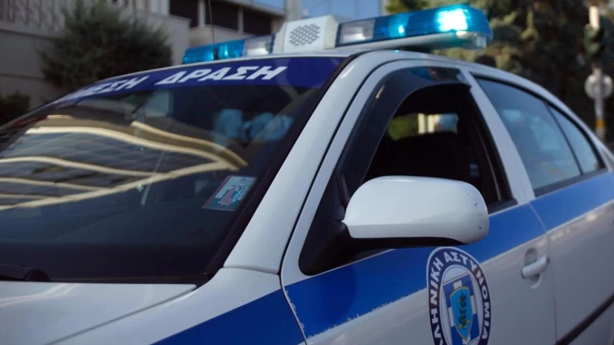 Συνελήφθη στενός συνεργάτης γνωστού ράπερ - Εμφανίστηκε με Καλάσνικοφ σε ντοκιμαντέρ
