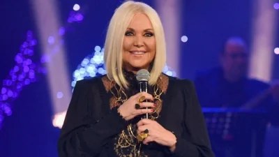 Έχει τζάκι και λευκό καναπέ - Το μοντέρνο και υπερπολυτελές σπίτι της Ρούλας Κορομηλά