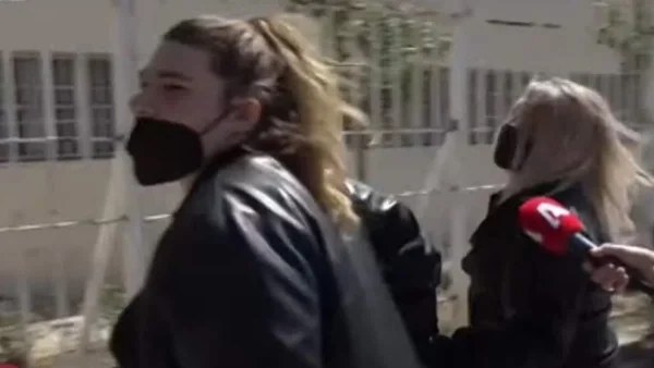 Τραγωδία Πάτρα: Η μητέρα και αδερφή της Ρούλας Πισπιρίγκου έφτασαν στον Κορυδαλλό - Δεν έκαναν ούτε μια δήλωση