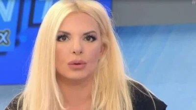 Έχει μείνει μισή - Δεκάδες σχόλια κάτω από την φωτογραφία της Αννίτας Πάνια στην παραλία