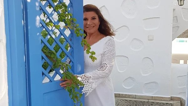 Με τεράστια βεράντα και θέα όλο το νησί - Φωτογραφίες από το σπίτι της Αργυρώς Μπαρμπαρίγου στην Πάρο