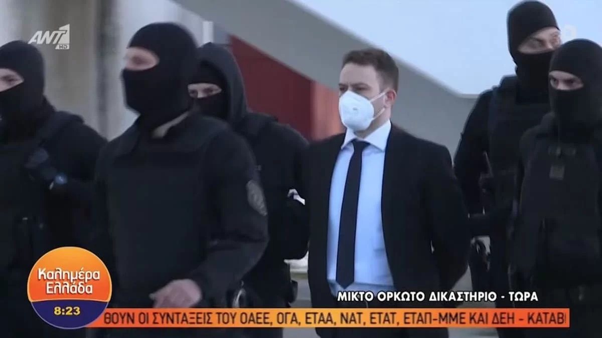 Κατέφτασε στα δικαστήρια ο Μπάμπης Αναγνωστόπουλος - Τα πρώτα πλάνα με το βλέμμα στο κενό