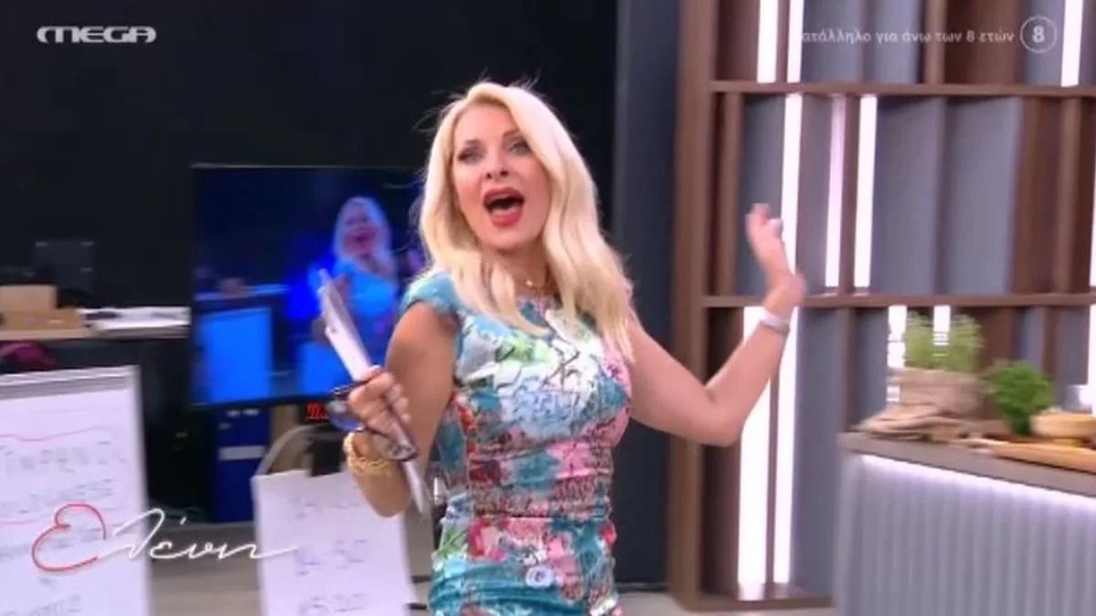 ''Έβαλε'' φωτιές στο πλατό η Μενεγάκη - Ο χορός με το μίνι φλοράλ φόρεμα