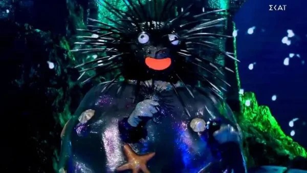 The Masked Singer: Η πρώτη εμφάνιση του αχινού - Οι μαντεψιές των κριτών
