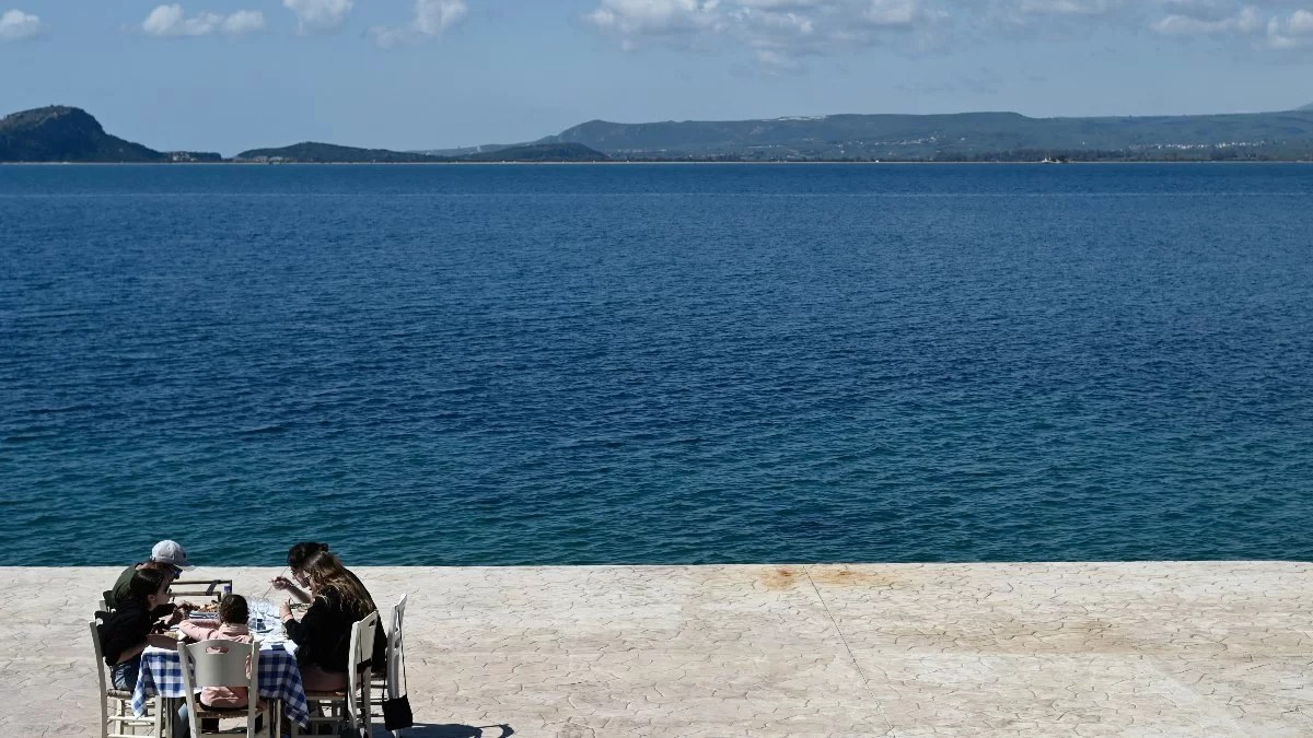 Καιρός 23/4: Ανεβαίνει η θερμοκρασία - Πως θα κάνουμε Μεγάλο Σάββατο