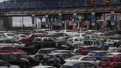 Στο «κόκκινο» η Εθνική: Κίνηση στα διόδια Ελευσίνας και Αφιδνών - Φεύγουν για Πάσχα οι Αθηναίοι