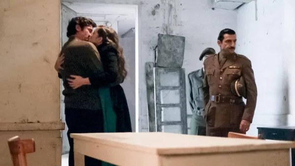 Άγριες Μέλισσες: Σοκ για την Ελένη! Μαθαίνει το μυστικό που έκρυβαν για χρόνια Λάμπρος και Ζάχος