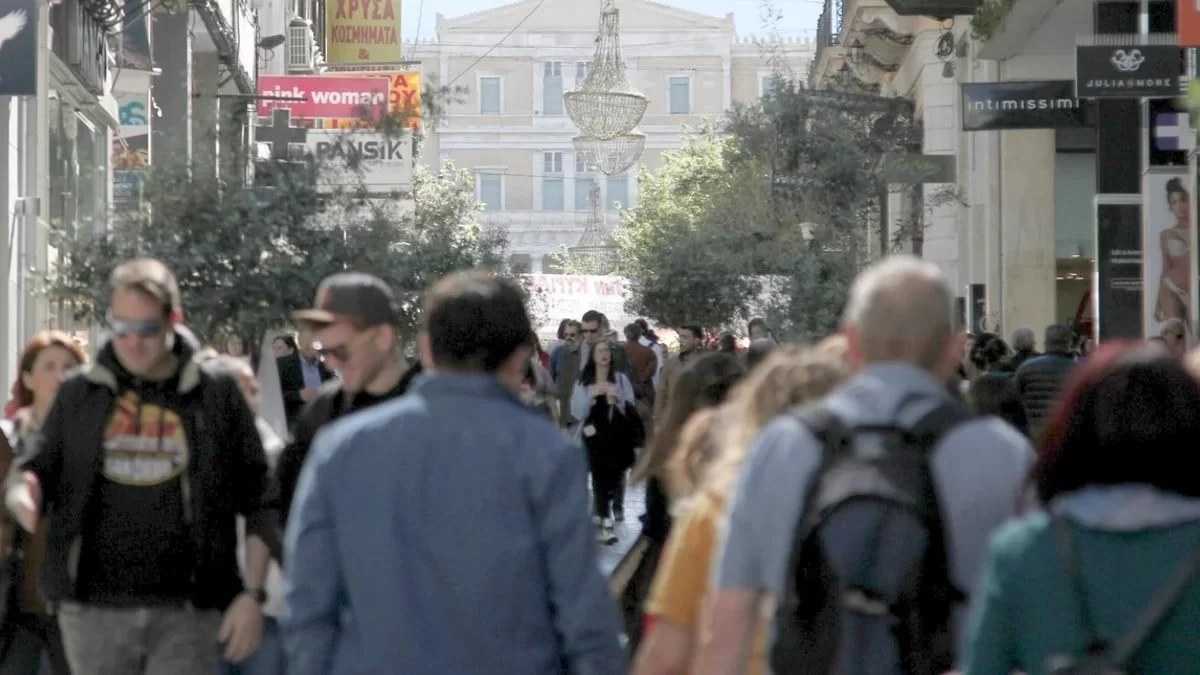 Εορταστικό ωράριο: Πώς θα λειτουργήσουν τα μαγαζιά το Πάσχα σε Αθήνα και Θεσσαλονίκη