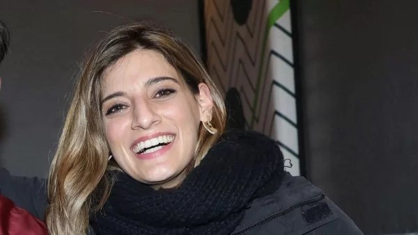 Χριστίνα Χειλά: Χαμογελαστή αγκαλιά με τον αδερφό της σε βραδινή έξοδο