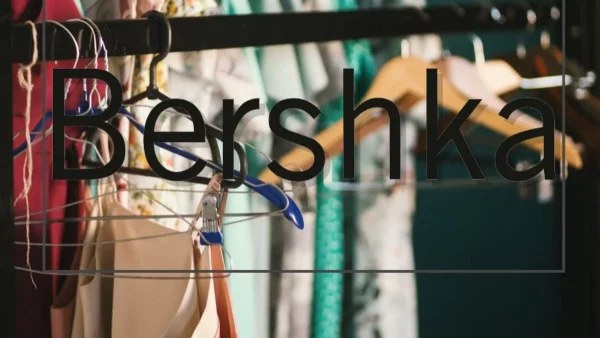 Το απόλυτο φόρεμα από τα Bershka - Βγαίνει σε δύο χρώματα