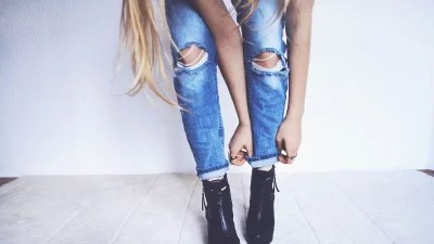 Ντύσου με 22,95 ευρώ: Το Zara τζιν που κάνει τέλεια οπίσθια