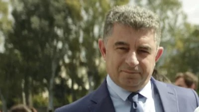 Η ομοιότητα είναι ολοφάνερη - Αυτός είναι ο γιος του Γιώργου Καραϊβάζ