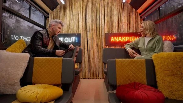 Night Out: Η Κατερίνα Καραβάτου χορεύει τσιφτετέλι!